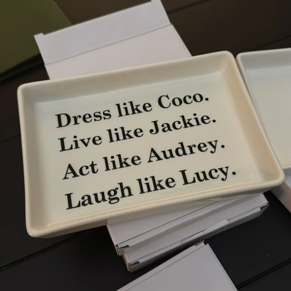 🆕Gift Idea! Beautiful White Ceramic Tray for Entry Table All Season Fashionista